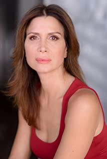 Lara Daans