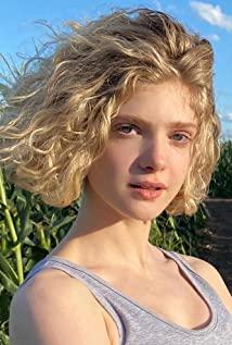 Elena Kampouris